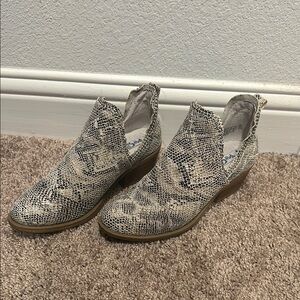 Very G Snake skin booties